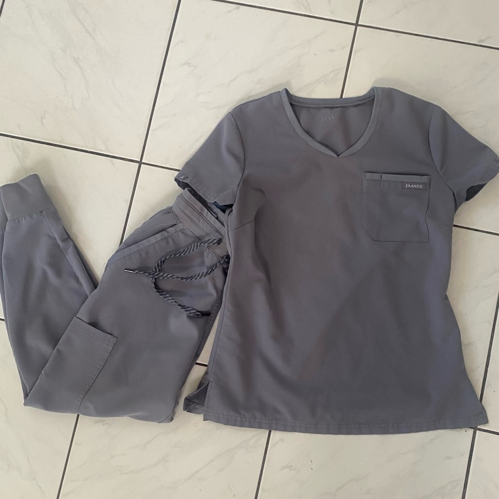 Jaanuu Gray Scrub Set